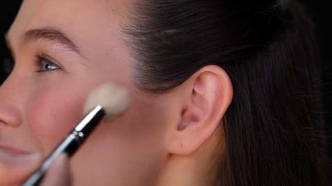 En İyi Allık – Yaz İçin Rengarenk Canlı ve Genç Yanaklar 